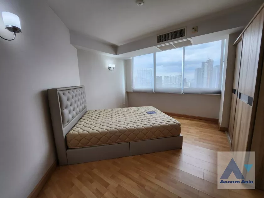 unit 3 Bedrooms  Condominium For Rent in Phaholyothin, Bangkok  (AA36843)