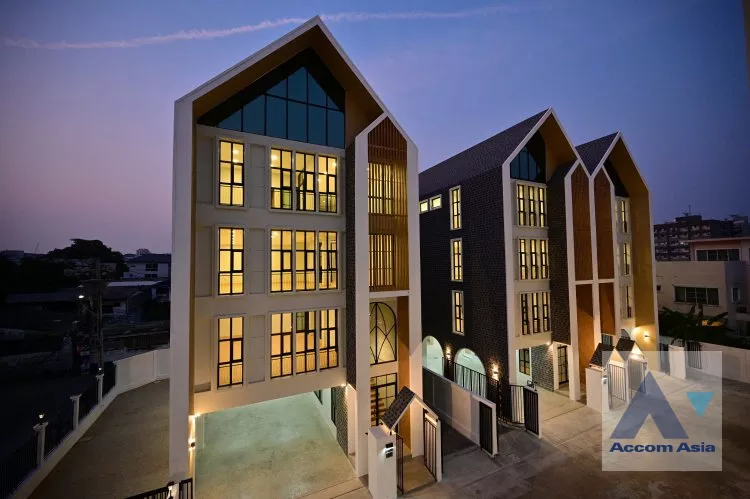 Office |  NA NICHA Huamak 10 House  for Rent   in Latphrao Bangkok