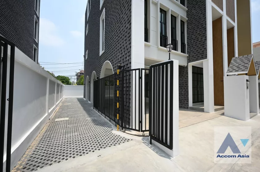 10  House For Rent in Ratchadapisek ,Bangkok  at NA NICHA Huamak 10 AA36845