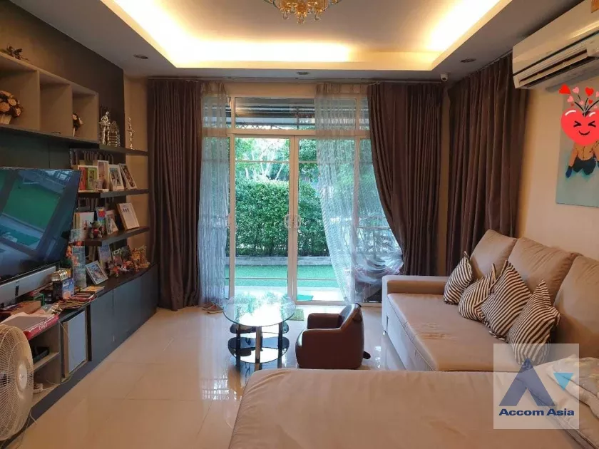  3 Bedrooms  House For Sale in Pattanakarn, Bangkok  near ARL Hua Mak (AA36856)