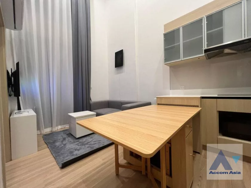 Duplex Condo |  2 Bedrooms  Condominium For Rent in Sukhumvit, Bangkok  near BTS Ekkamai (AA36857)