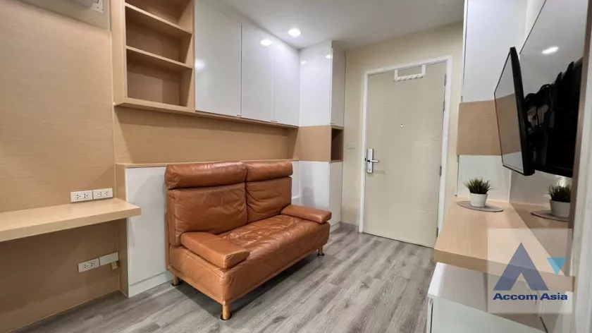 unit 1 Bedroom  Condominium For Sale in Sathorn, Bangkok  near BTS Chong Nonsi (AA36858)