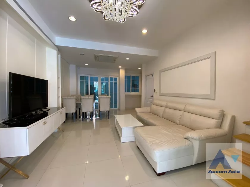  4 Bedrooms  Townhouse For Rent in Bangna, Bangkok  near BTS Udomsuk (AA36879)