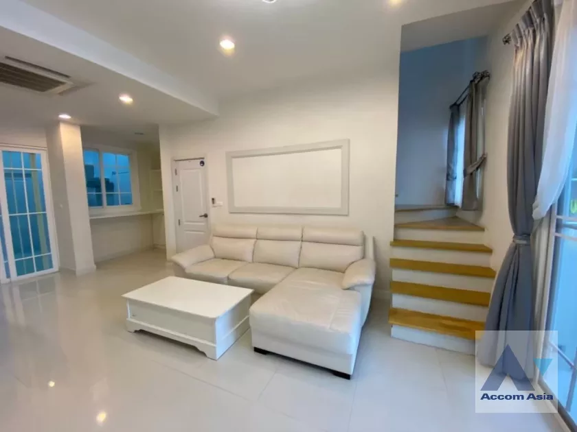 unit 4 Bedrooms  Townhouse For Rent in Bang Na, Bangkok  near BTS Udomsuk (AA36879)