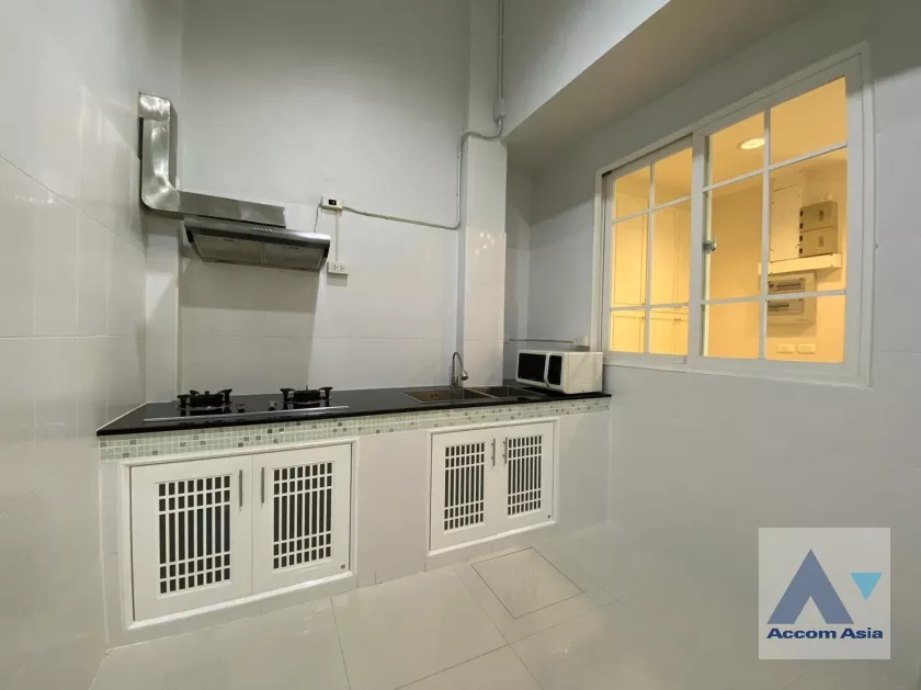 unit 4 Bedrooms  Townhouse For Rent in Bang Na, Bangkok  near BTS Udomsuk (AA36879)