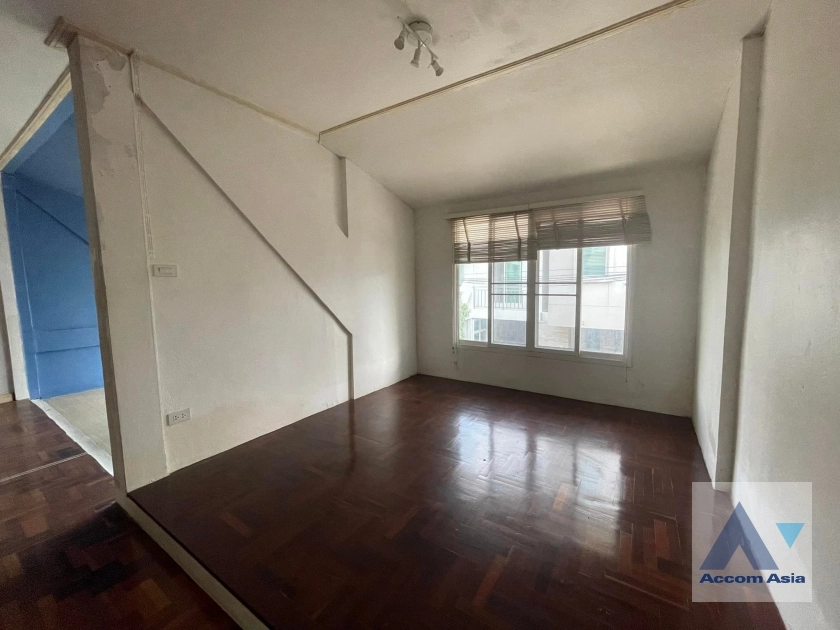 7  3 br House For Rent in Phaholyothin ,Bangkok BTS Sanam Pao AA36887