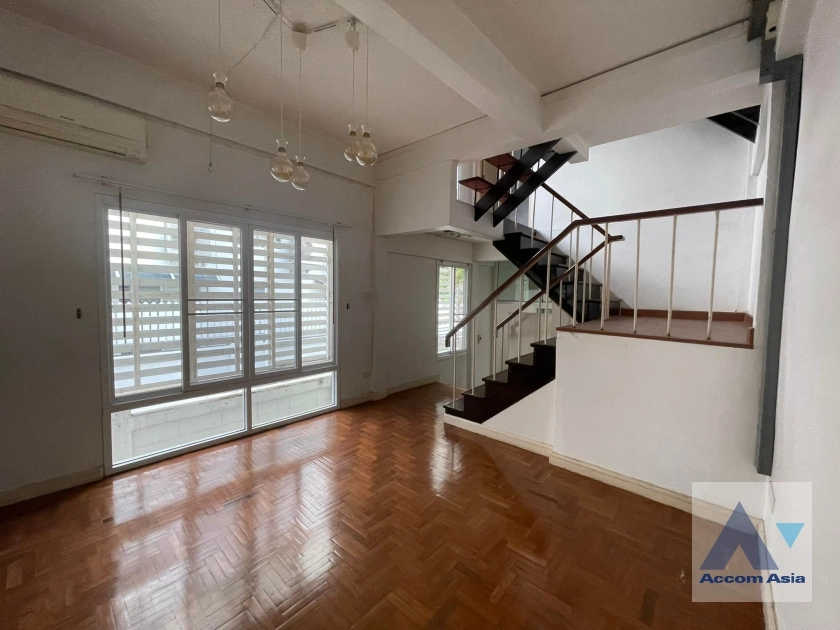 6  3 br House For Rent in Phaholyothin ,Bangkok BTS Sanam Pao AA36887