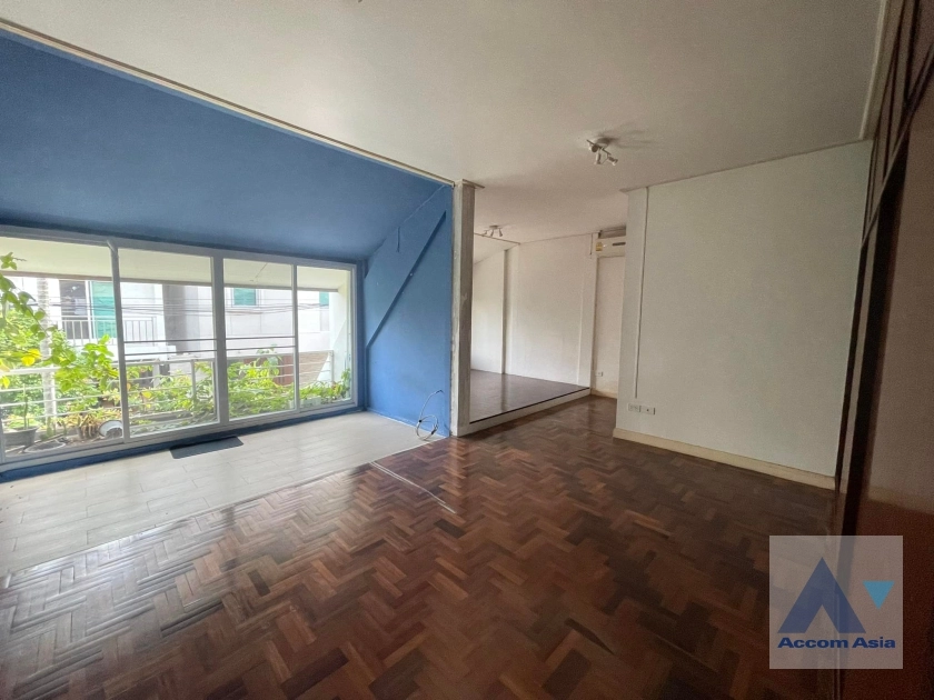 8  3 br House For Rent in Phaholyothin ,Bangkok BTS Sanam Pao AA36887