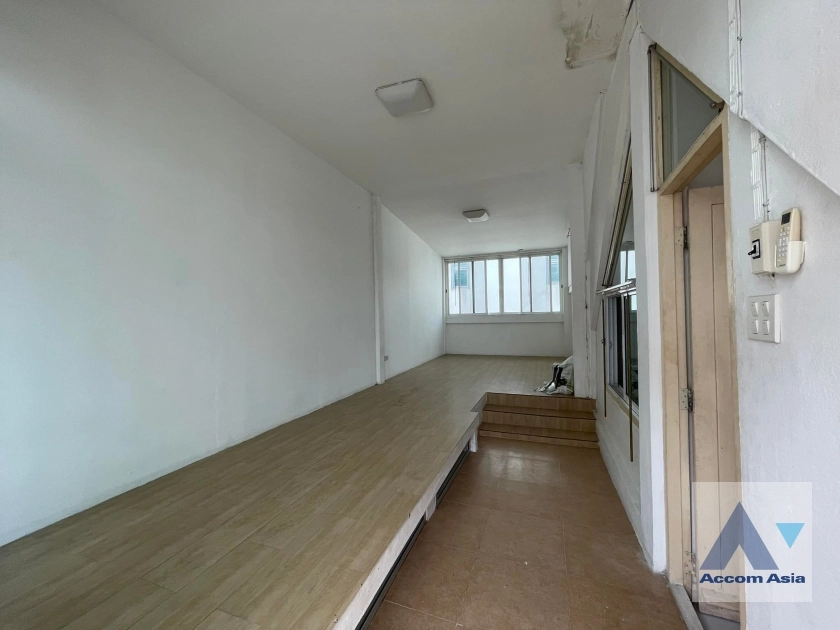 12  3 br House For Rent in Phaholyothin ,Bangkok BTS Sanam Pao AA36887