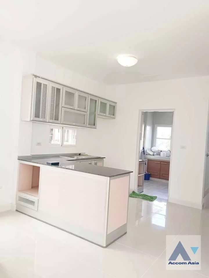 unit 4 Bedrooms  House For Sale in Pattanakarn, Bangkok  (AA36888)