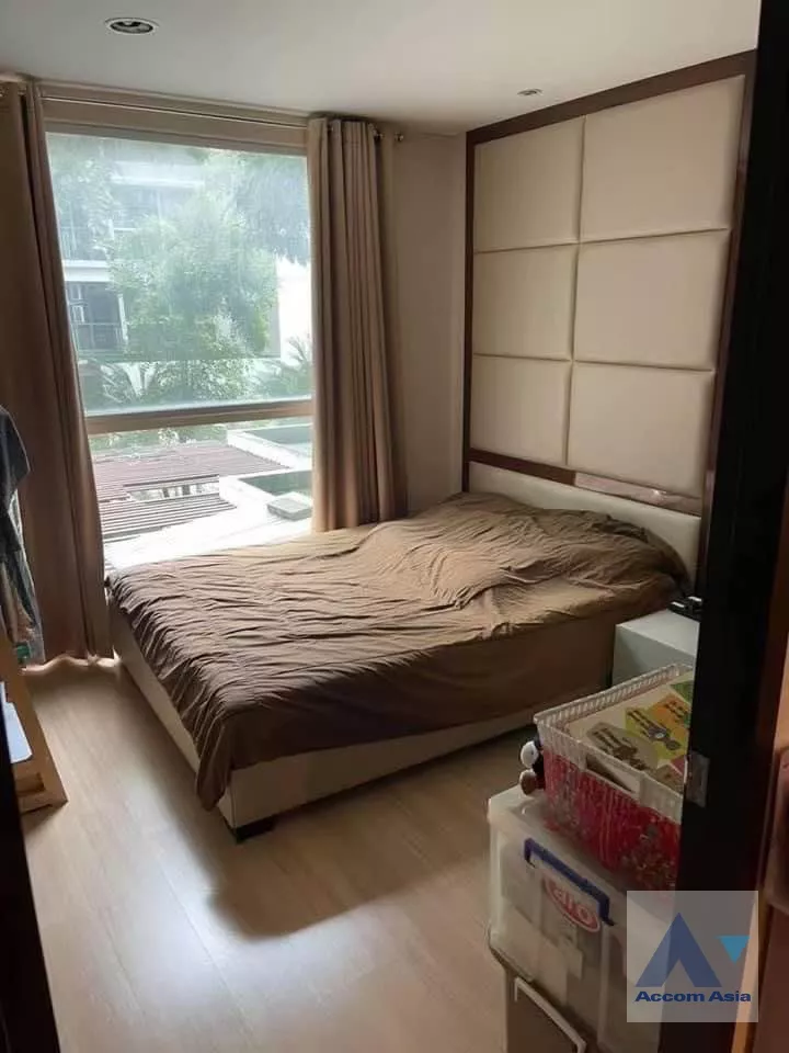 unit 1 Bedroom  Condominium For Sale in ,   near BTS Ratchadamri (AA36889)