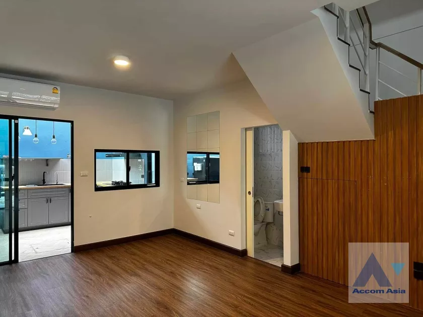  1  3 br Townhouse for rent and sale in Pattanakarn ,Bangkok  at Baan Klang Muang Srinakarin-Onnut AA36894