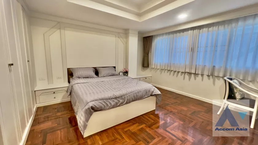 7  2 br Apartment For Rent in Sukhumvit ,Bangkok BTS Phrom Phong at Low-rise apartment, Walk 400m to BTS AA36897