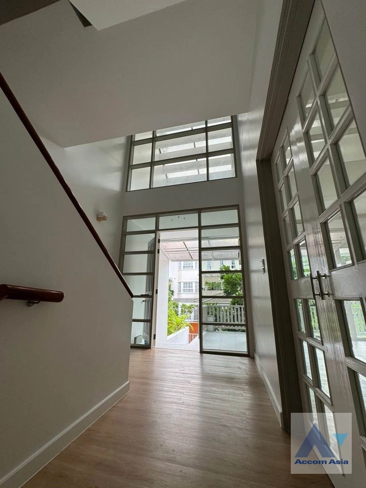 8  3 br House For Sale in Sukhumvit ,Bangkok BTS Phrom Phong AA36898