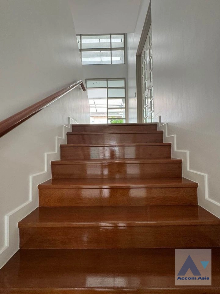 12  3 br House For Sale in Sukhumvit ,Bangkok BTS Phrom Phong AA36898