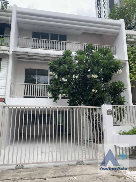  2  3 br House For Sale in Sukhumvit ,Bangkok BTS Phrom Phong AA36898