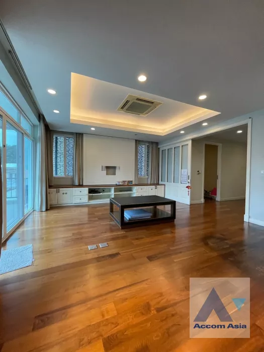  4 Bedrooms  House For Rent & Sale in Phaholyothin, Bangkok  (AA36904)