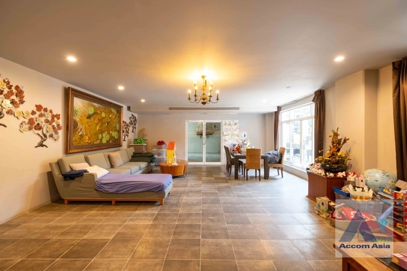 5  10 br House For Sale in Sukhumvit ,Bangkok BTS Ekkamai AA36926