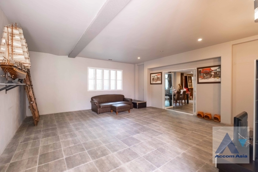 6  10 br House For Sale in Sukhumvit ,Bangkok BTS Ekkamai AA36926