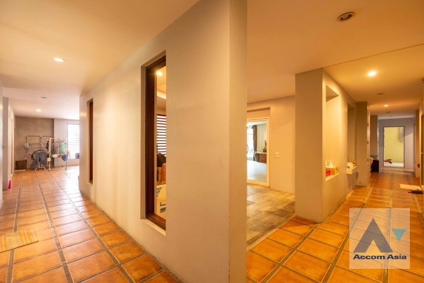 9  10 br House For Sale in Sukhumvit ,Bangkok BTS Ekkamai AA36926