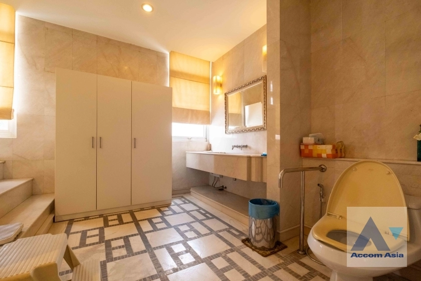 41  10 br House For Sale in Sukhumvit ,Bangkok BTS Ekkamai AA36926