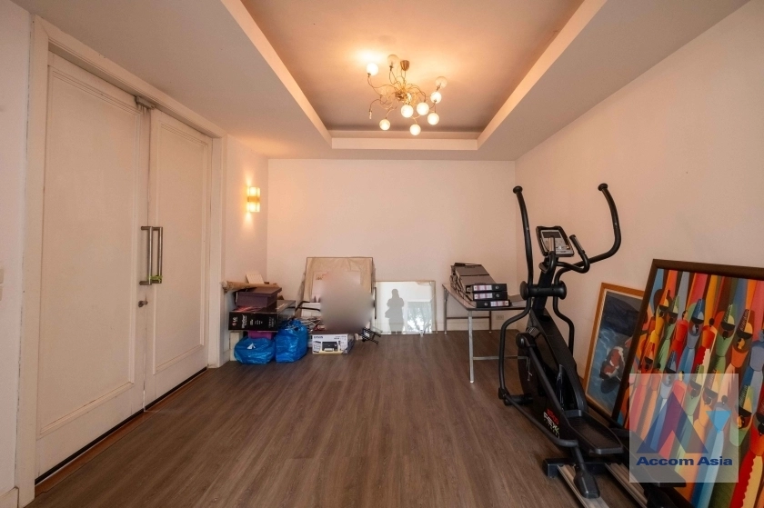 30  10 br House For Sale in Sukhumvit ,Bangkok BTS Ekkamai AA36926