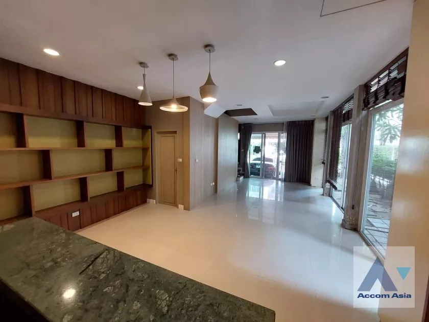  3 Bedrooms  House For Sale in Charoenkrung, Bangkok  (AA36928)