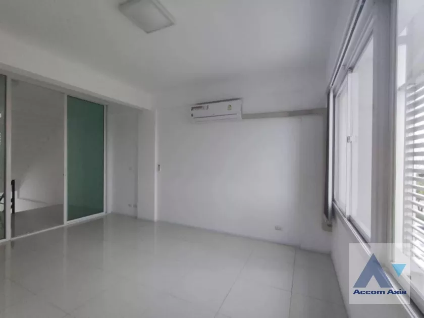  4 Bedrooms  Office space For Rent in Latkrabang, Bangkok  (AA36933)