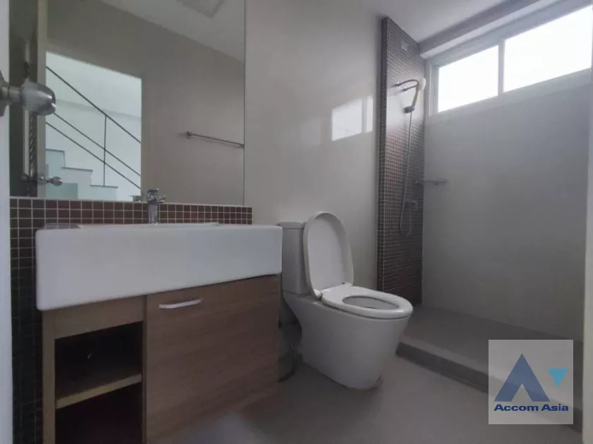 Office |  4 Bedrooms  Office space For Rent in Latkrabang, Bangkok  (AA36934)