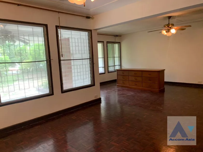 unit 2 Bedrooms  Apartment For Rent in Sathorn, Bangkok  near BTS Chong Nonsi (AA36944)
