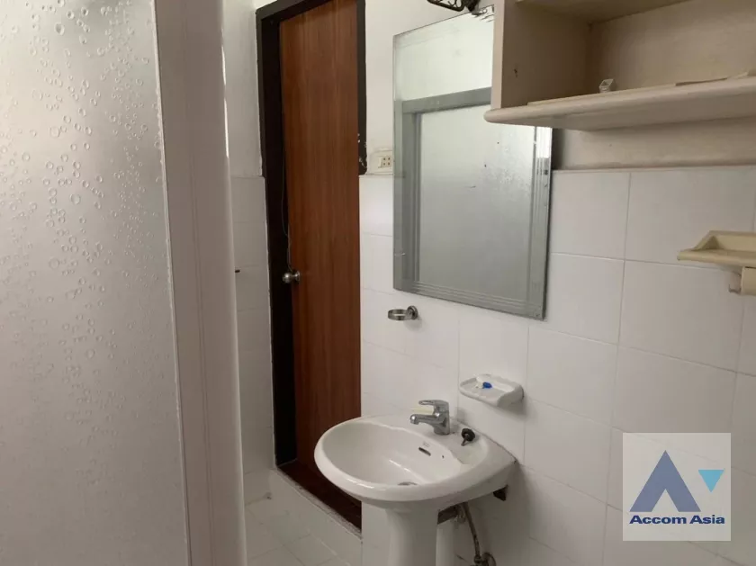 5  2 br Apartment For Rent in Sathorn ,Bangkok BTS Chong Nonsi at Pool and Greenery AA36944