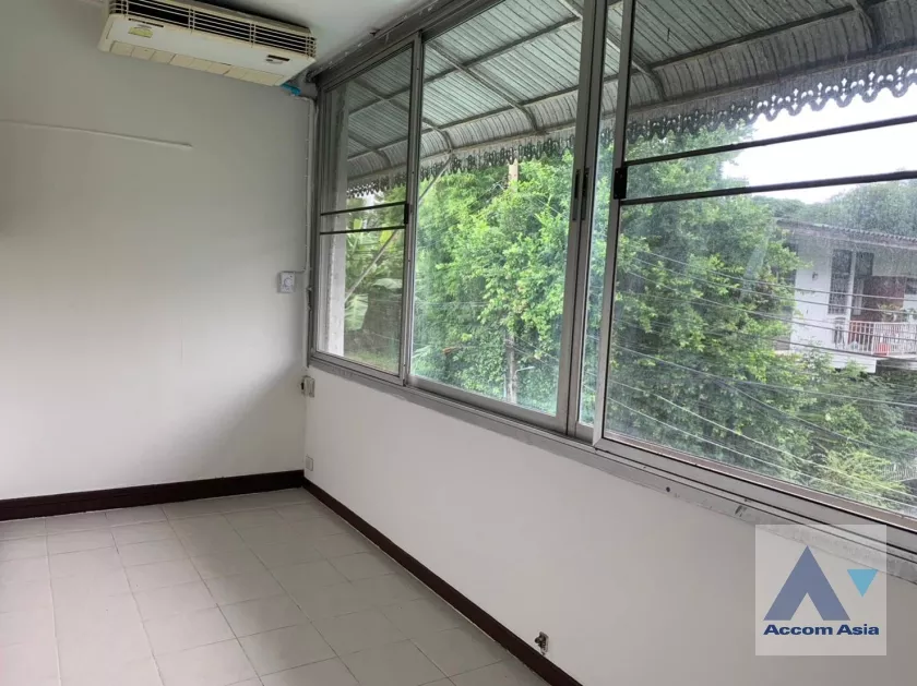  2 Bedrooms  Apartment For Rent in Sathorn, Bangkok  near BTS Chong Nonsi (AA36944)