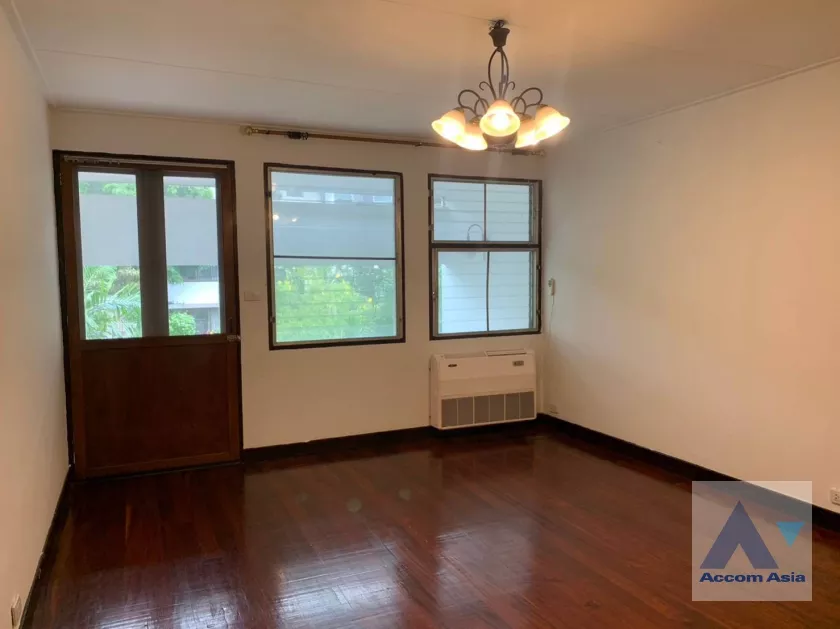 unit 2 Bedrooms  Apartment For Rent in Sathorn, Bangkok  near BTS Chong Nonsi (AA36944)