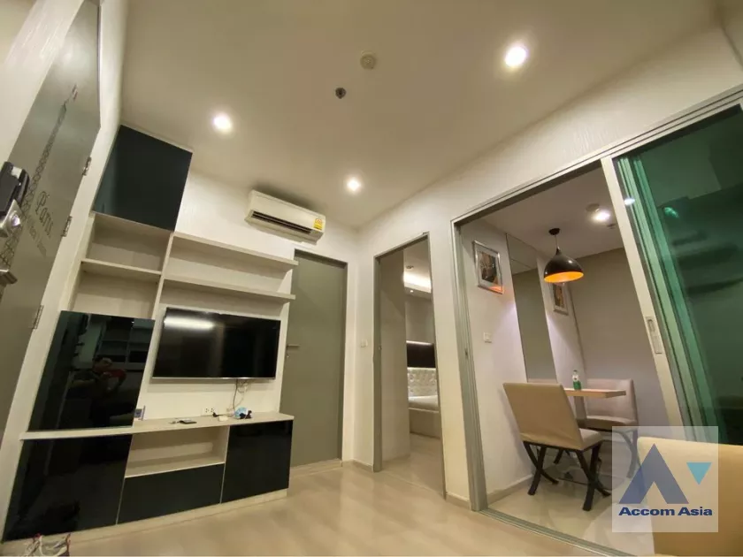  1 Bedroom  Condominium For Sale in Ratchadapisek, Bangkok  near MRT Huai Khwang (AA36947)
