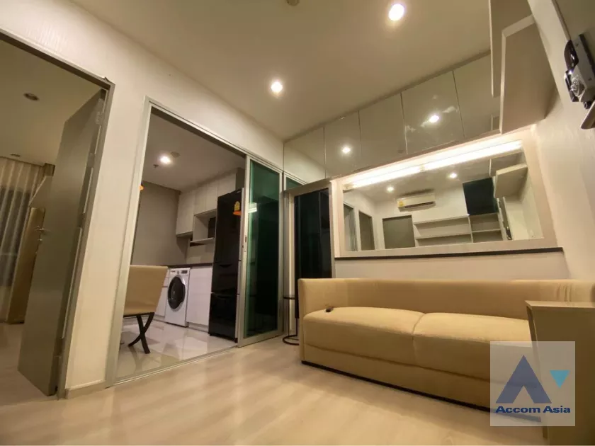 Life at Ratchada Huaykhang Condominium  1 Bedroom for Sale MRT Huai Khwang in Ratchadapisek Bangkok