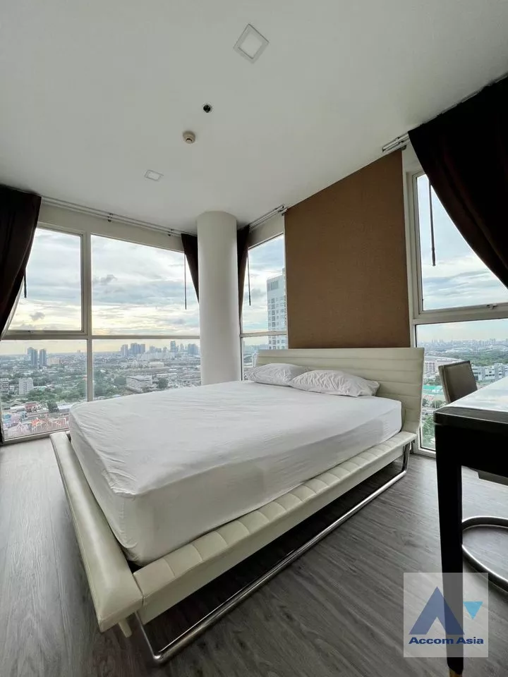 unit 2 Bedrooms  Condominium For Rent in Phaholyothin, Bangkok  near BTS Saphan-Kwai (AA36948)