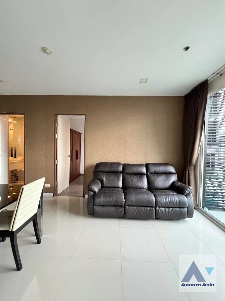 unit 2 Bedrooms  Condominium For Rent in Phaholyothin, Bangkok  near BTS Saphan-Kwai (AA36948)