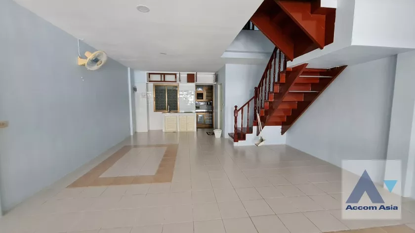  1  3 br Townhouse For Rent in pattanakarn ,Bangkok  AA36949