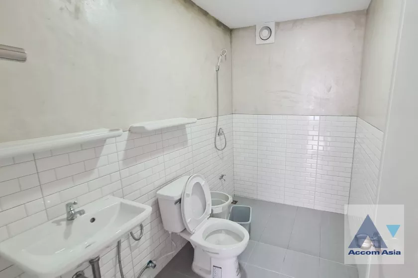 9  3 br Townhouse For Rent in Pattanakarn ,Bangkok  AA36949