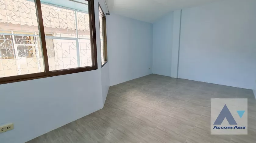 8  3 br Townhouse For Rent in Pattanakarn ,Bangkok  AA36949