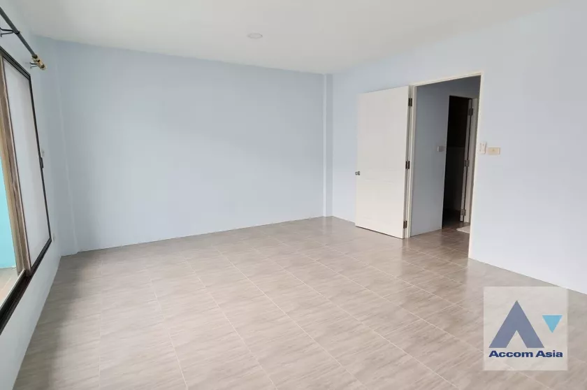 7  3 br Townhouse For Rent in Pattanakarn ,Bangkok  AA36949