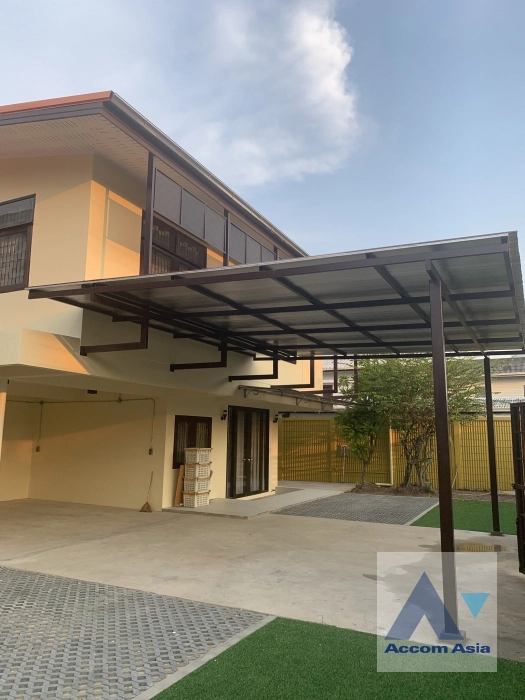  2  4 br House for rent and sale in Sukhumvit ,Bangkok BTS Punnawithi AA36952