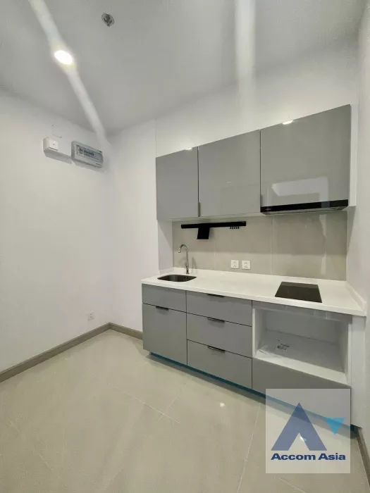 unit 1 Bedroom  Condominium For Sale in Silom, Bangkok  near MRT Sam Yan (AA36958)