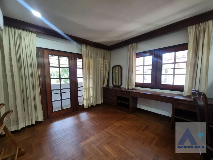 12  3 br House For Rent in sukhumvit ,Bangkok BTS Phra khanong AA36963