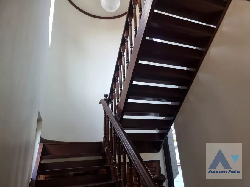 8  3 br House For Rent in Sukhumvit ,Bangkok BTS Phra khanong AA36963
