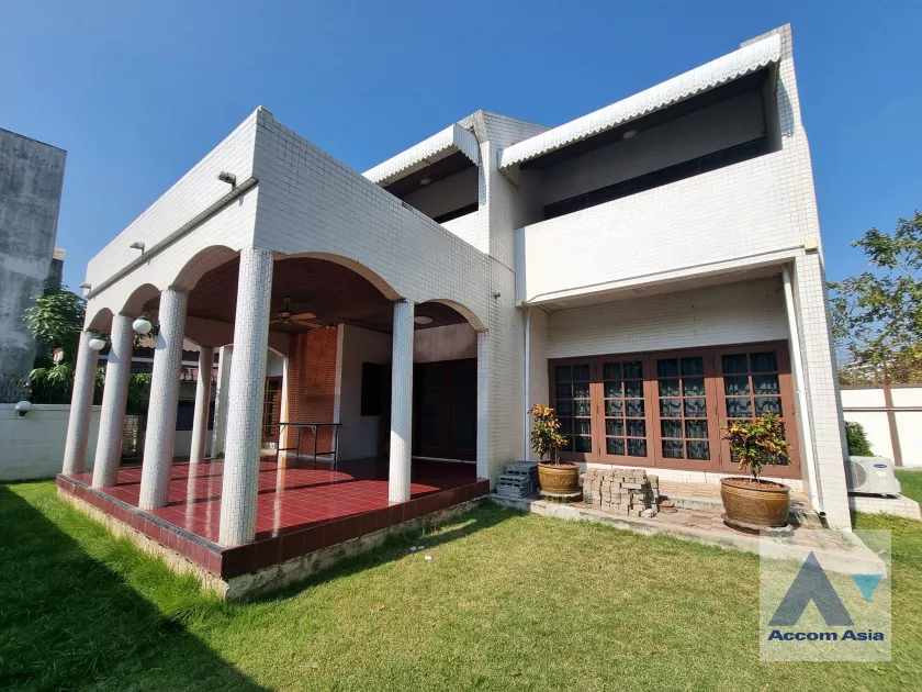  2  3 br House For Rent in Sukhumvit ,Bangkok BTS Phra khanong AA36963