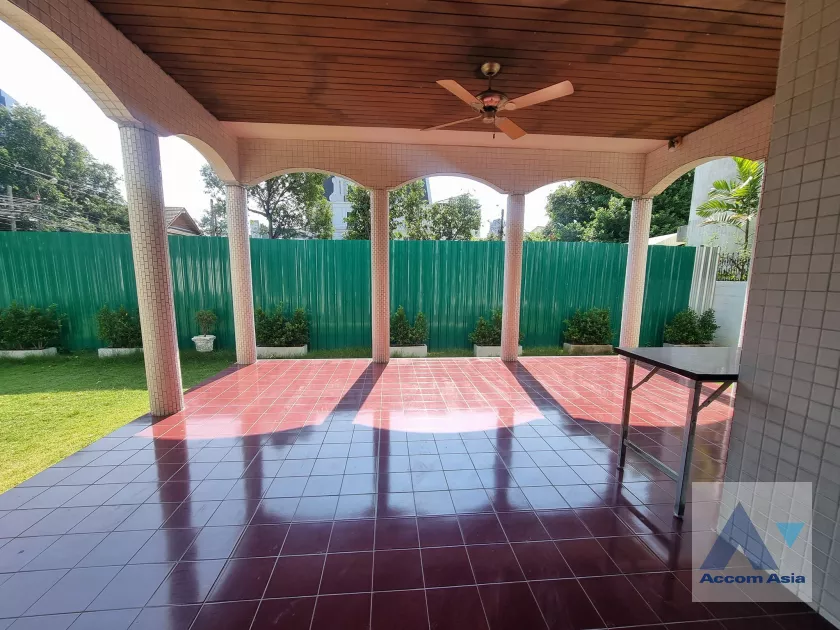 18  3 br House For Rent in Sukhumvit ,Bangkok BTS Phra khanong AA36963