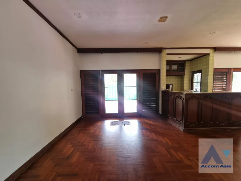unitPet friendly |  3 Bedrooms  House For Rent in Sukhumvit, Bangkok  near BTS Phra khanong (AA36963)