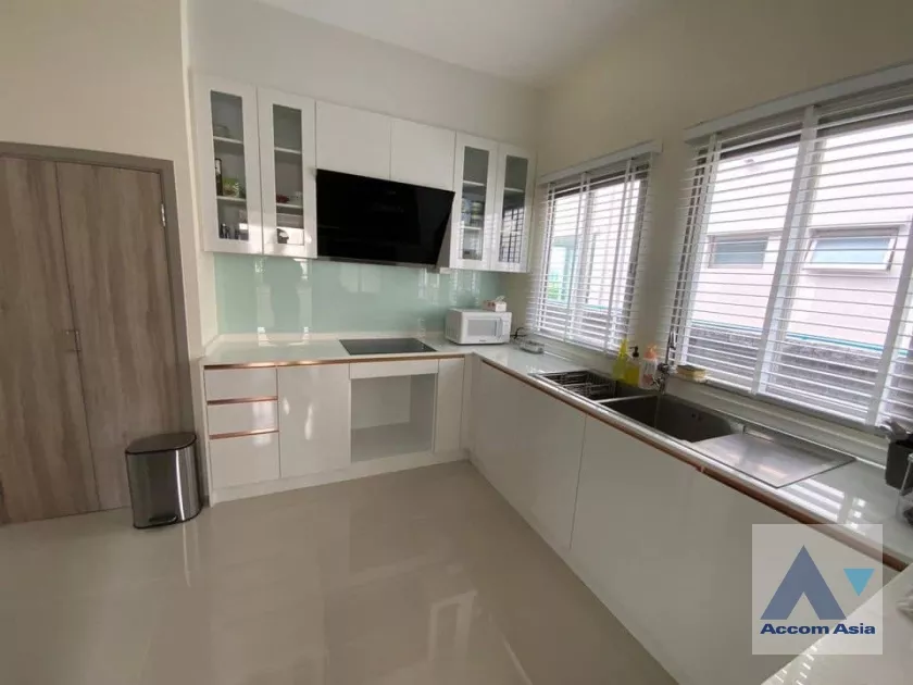 unit 4 Bedrooms  House For Rent in Pattanakarn, Bangkok  near ARL Ban Thap Chang (AA36974)