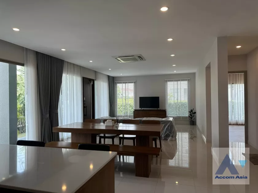 unit 4 Bedrooms  House For Rent in Pattanakarn, Bangkok  near ARL Ban Thap Chang (AA36974)